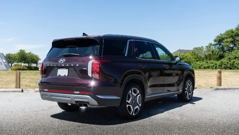Hyundai Palisade Maroon 2023