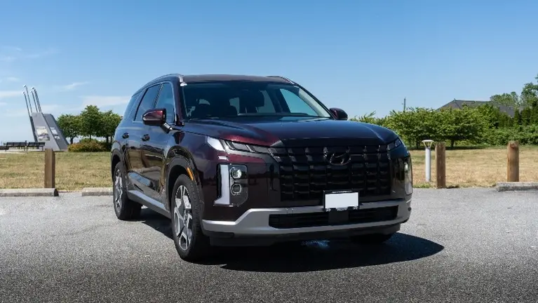 Hyundai Palisade Maroon 2023