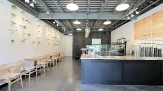 Successful bubble tea shop in highly desirable Alberta District