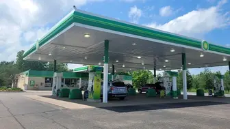 Gas Station & C store for Sale with real estate in Brookfield, WI