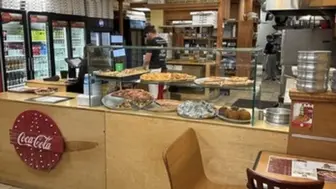 Pizzeria with Low Rent