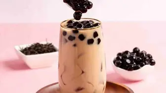 Muti-functional Asian bubble tea store locates in a busy location