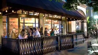 Popular Urban Coastal Restaurant & Bar w/Full Liquor-Multiple Patios