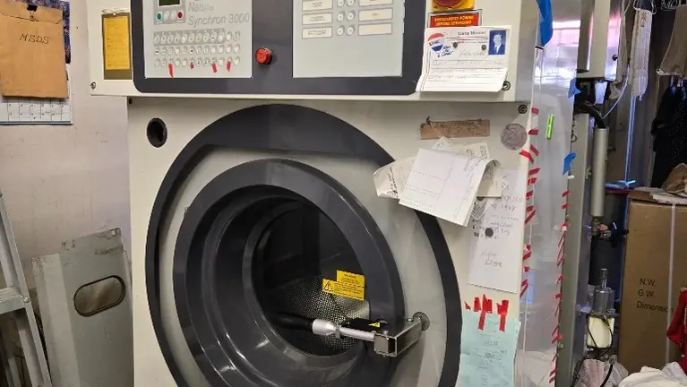 Automatic hydrocarbon dry cleaning machine Automatic hydrocarbon dry cleaning machine