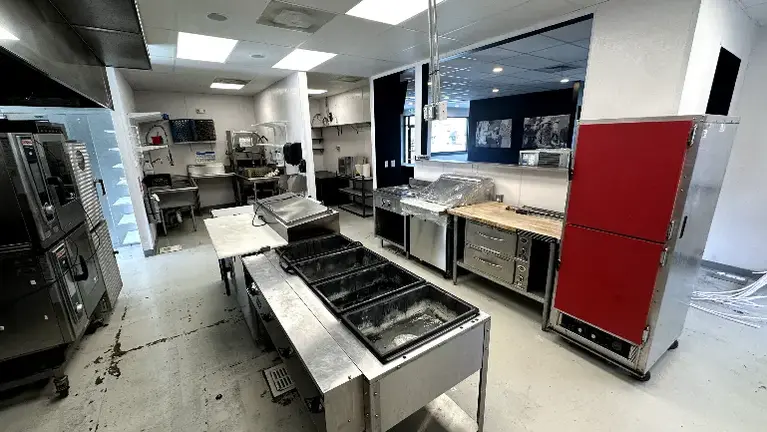Large kitchen with dish area and washer