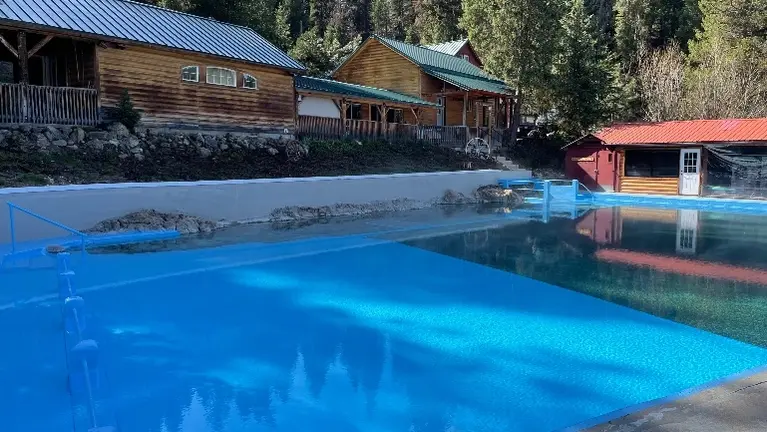 Pool & Owners Cabin