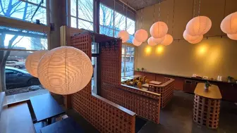 Downtown Bellevue High-End Café / Baked Goods