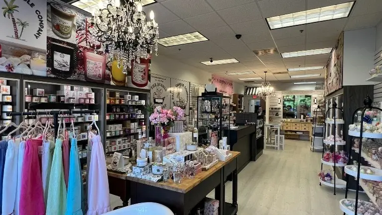 With growth potential through online sales, private events, and expanded marketing, this is an excellent opportunity for an owner-operator or entrepreneur in t With growth potential through online sales, private events, and expanded marketing, this is an excellent opportunity for an owner-operator or entrepreneur in t