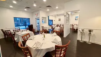 Prime Turnkey Restaurant: Newly Renovated Dining Room