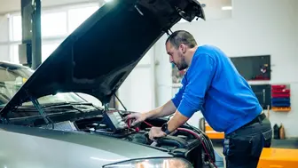 Glen Cove Auto Repair Shop with Corner location