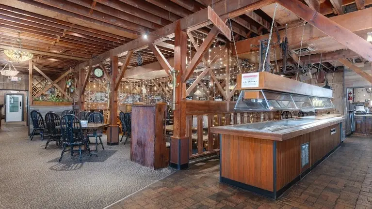 Main Dining Area & Buffett Main Dining Area & Buffett