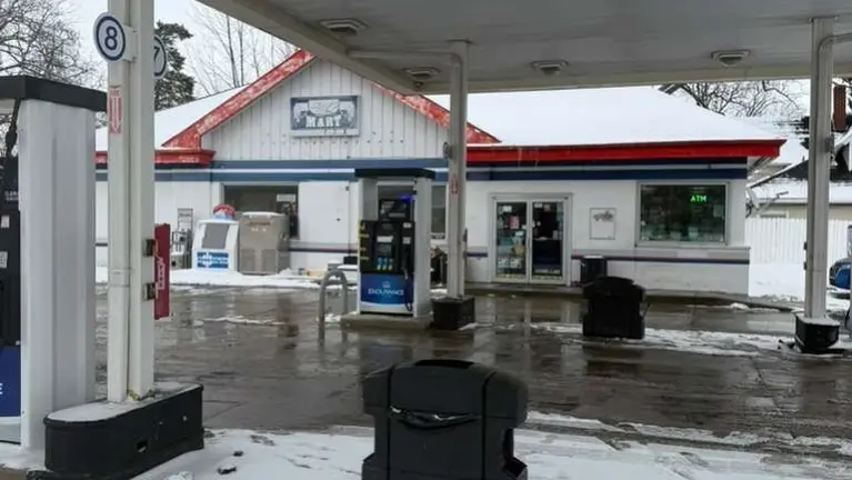 total 4 pumps 8 fueling stations