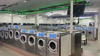 Mega laundromat all redone.    HUGE NET!