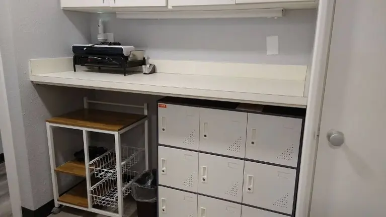 Shipping & Storage Lockers