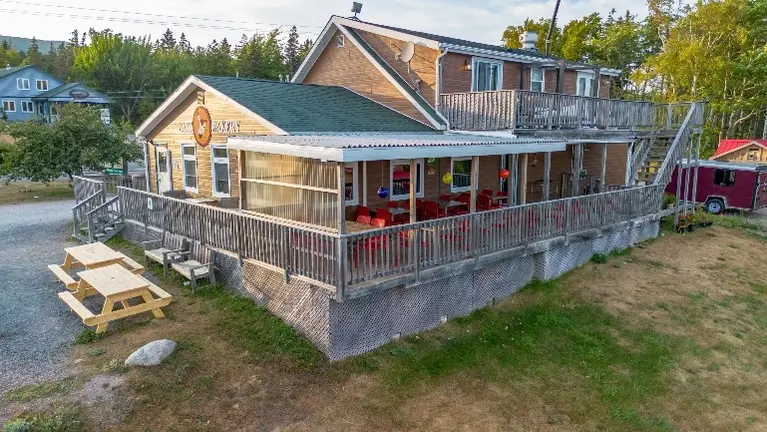 Back of Restaurant/Apartment/Patio