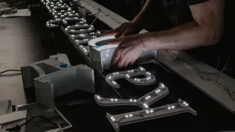 Custom Sign Studio - ID 1447