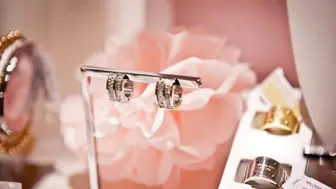 Jewelry Store in Resort Beach Town