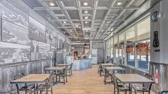 Modern build out quick service restaurant in plaza