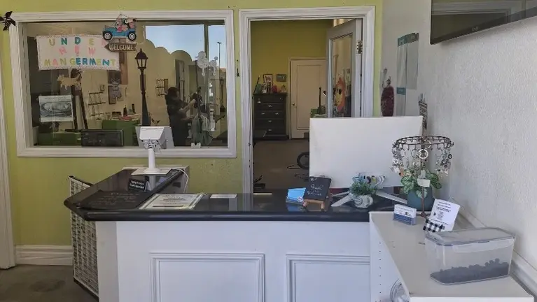 Entery to pet grooming salon Entery to pet grooming salon