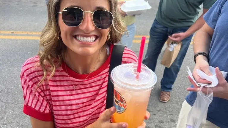 Fresh-squeezed lemonade paired with hot mini donuts — a combination that drives strong impulse purchases at every event. Fresh-squeezed lemonade paired with hot mini donuts — a combination that drives strong impulse purchases at every event.