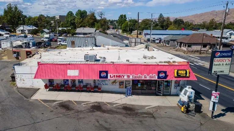 Larrys Food & Deli/ Bar