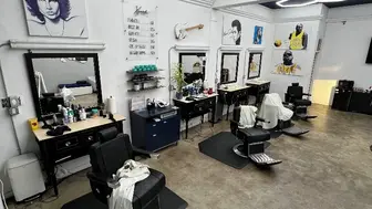 Venice Beach barbershop-TURN KEY-10 years established-Low rent
