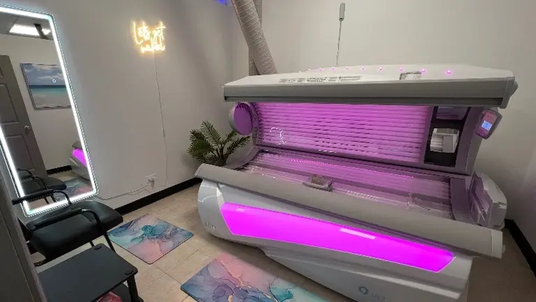 UltraSun Lay down with red light facial 