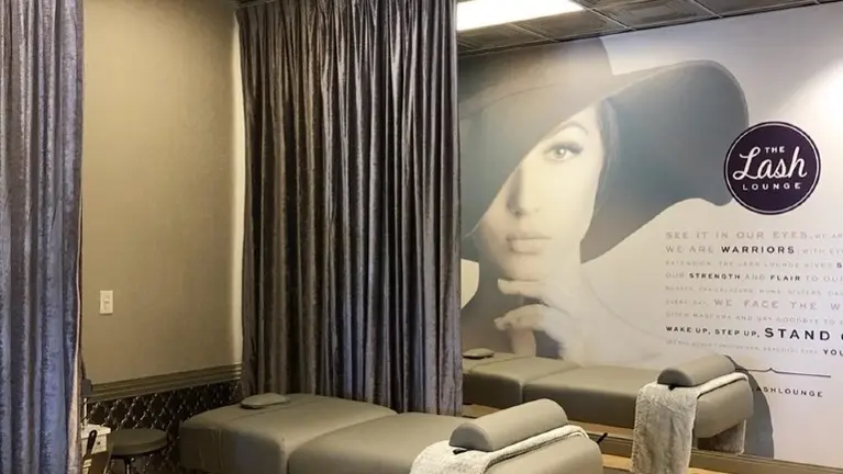 This is a 7 Bed salon with great opportunity for growth in the widely popular lash industry. 