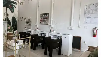 Nail Salon in Outstanding location, owner absentee.