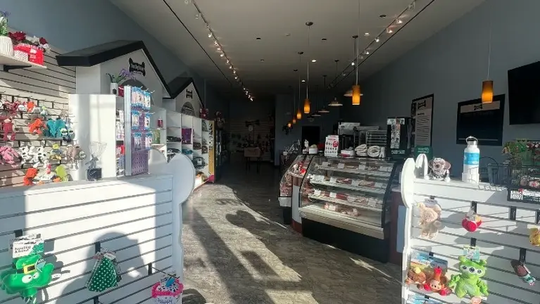 Nice store front and space