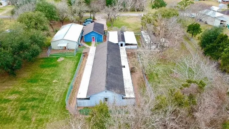 4 dog buildings with 98 enclsosures 4 dog buildings with 98 enclsosures