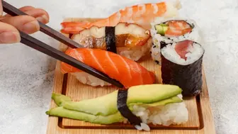 High Foot Traffic Full Liquor Restaurant in Busy Shopping Area!