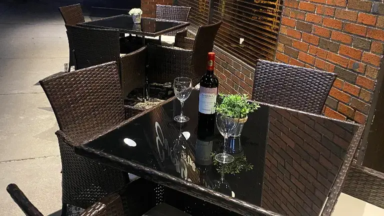 Front Sidewalk Al Fresco