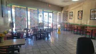 Pizza -fully staffed-busy area-great demographics-turn key