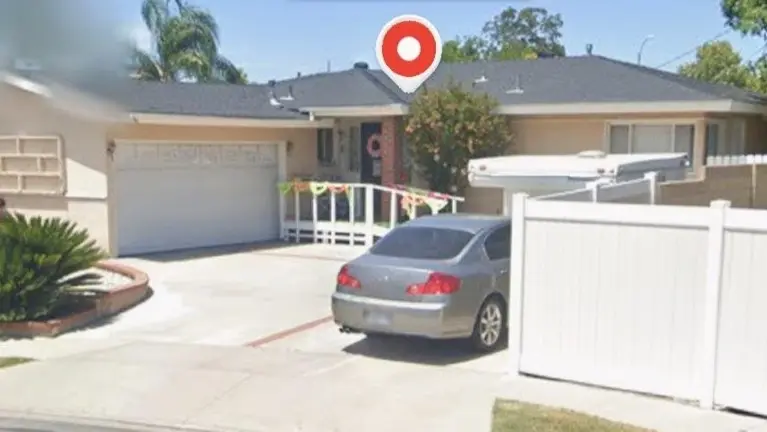 6 Bedrooms 2.5 Bath Room to Add