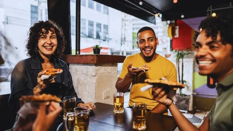 Fast casual restaurant & bar