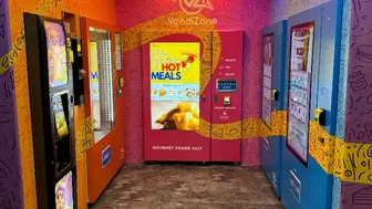 Smart Vending Machine Cafe Business – Modern automat UC Berkeley