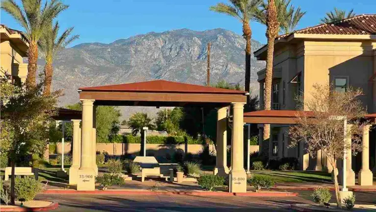 Building Porte-Cochere