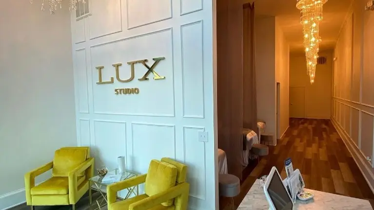 Waiting room & reception area Waiting room & reception area