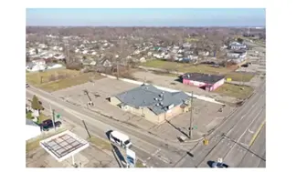 Vacant Restaurant space on a busy intersection
