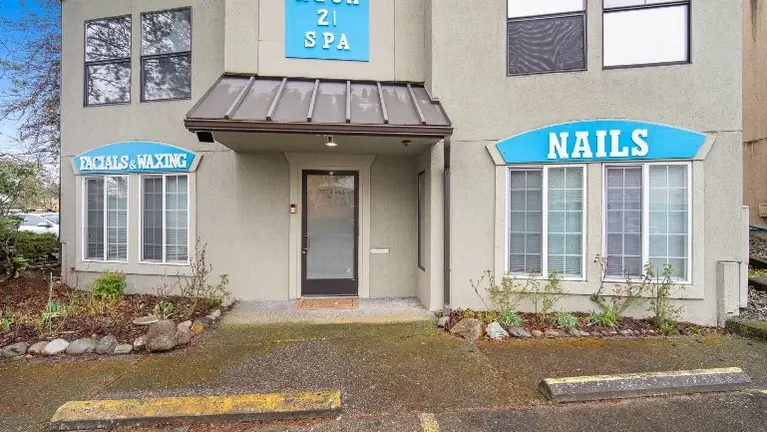 Great location close to I-5 Great location close to I-5