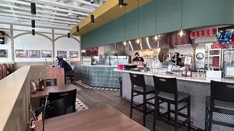 Turnkey Pizza/Cafe near WEM with modern build-out