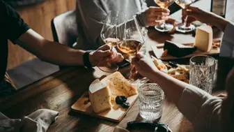 Centrally Located 1900sf Bar and Cafe in Downtown Charleston