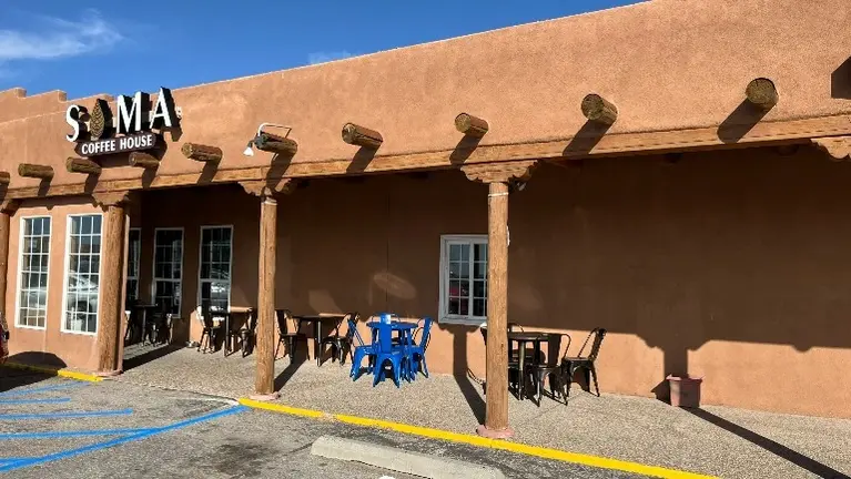 Beautiful shopfront in busy shopping center.  Comfortable outdoor seating.  Next to grocery store and gallery! 