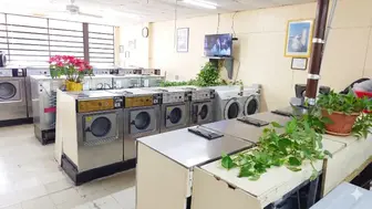 The Realty TX Laundromat Washateria | South Gessner, Houston