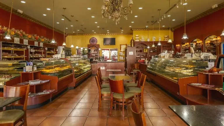 Large Area for Seating Large Area for Seating