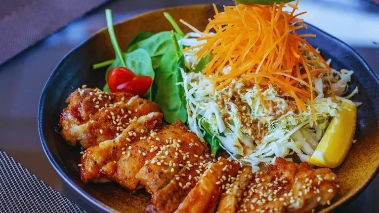 FAST CASUAL RESTAURANT