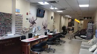 Turn Key High-End Nail Salon [7 Yrs]