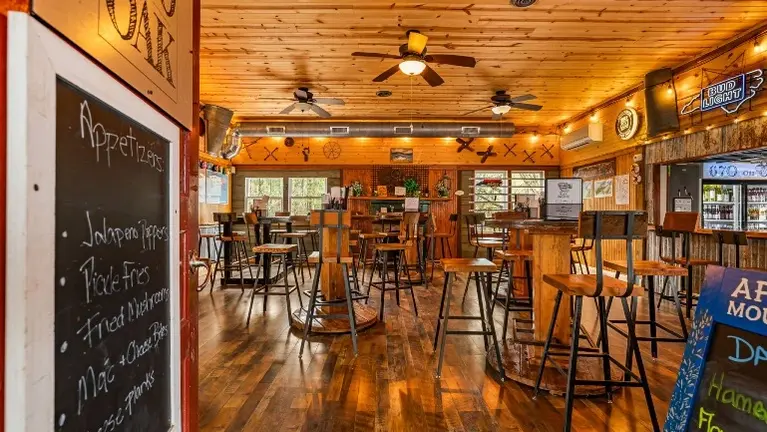 670 Inside Dining Area