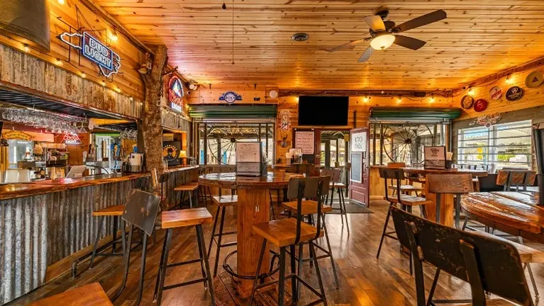 670 Inside Dining Area